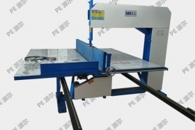 現(xiàn)今橫豎分切機(jī)在包裝行業(yè)普遍運(yùn)用